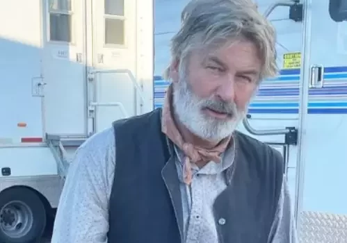 Alec Baldwin é acusado de homicídio