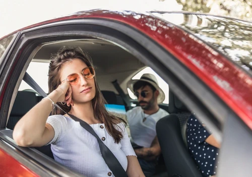 Vai viajar de carro de aplicativo? Veja dicas de segurança! ( Imagem: Freepik)