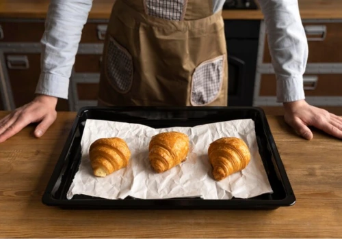 Sabia que croissant não é francês e o sushi não é japonês? Veja curiosidades gastronômicas ( Imagem: Freepik)