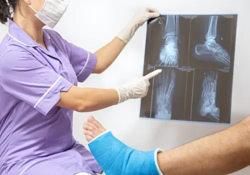 Metástase óssea: O que é e como tratar? ( Imagem: Freepik)