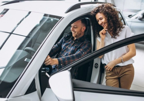 Aplicativos para comprar e vender carros usados( Imagem: Freepik)