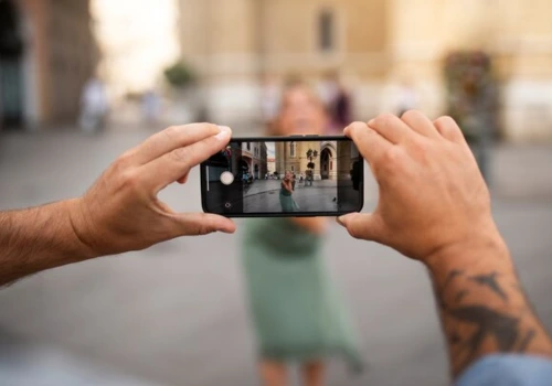 Aplicativos gratuitos transformam seu celular em uma câmera de iphone ( Imagem: Freepik)