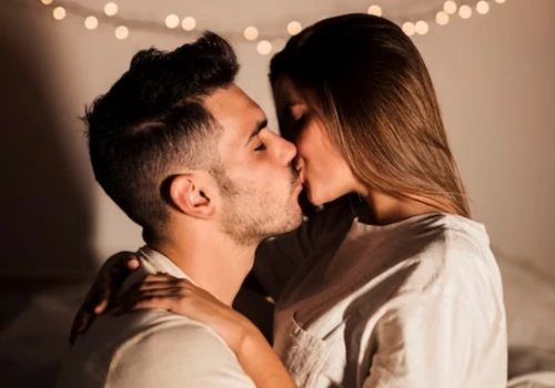 Como beijar de língua? Aplicativo te ensina técnicas do beijo ( Imagem: Freepik)