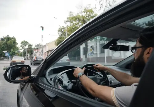 Aplicativo gratuito para rastrear carro ( Imagem: Freepik)