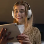 Descubra os melhores canais de TV e como assistir sem pagar